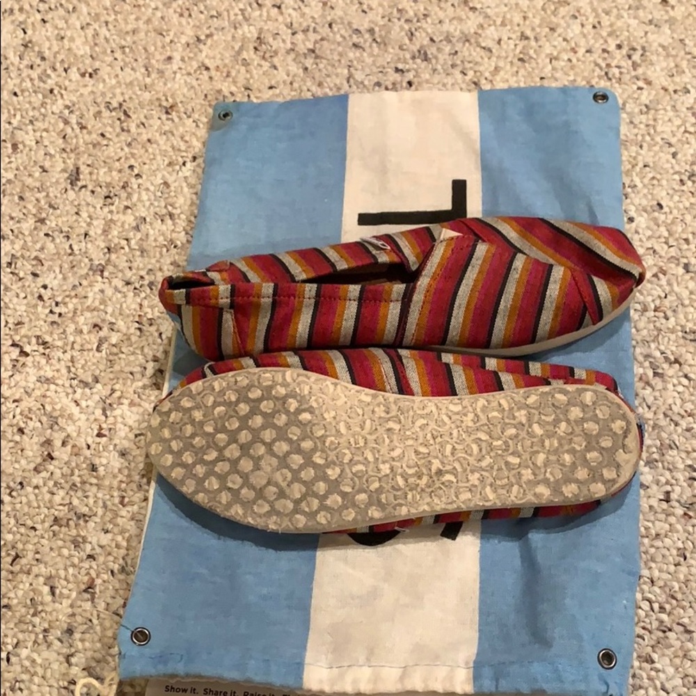 Women’s TOMS size 6.